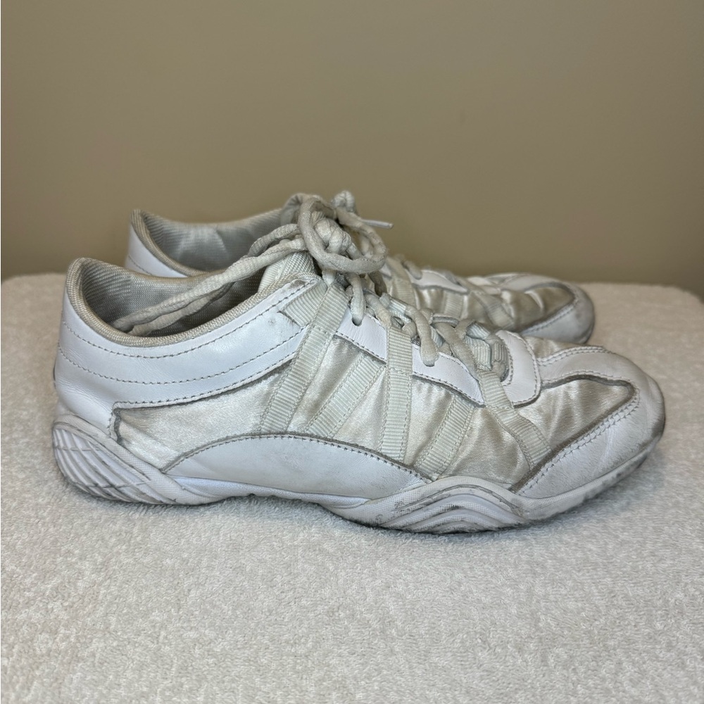 Nfinity Evolution women’s cheer shoes
